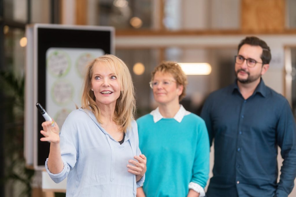 Claudia Thonet berät zum Thema Agile Führung.